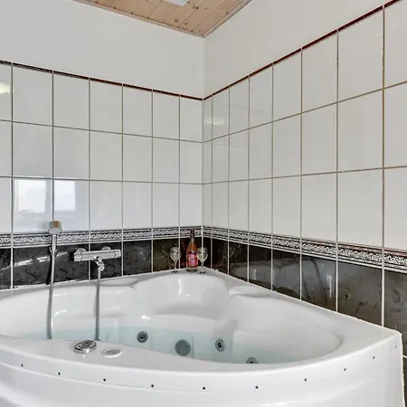 Karmen - 300m To The Fjord By Interhome